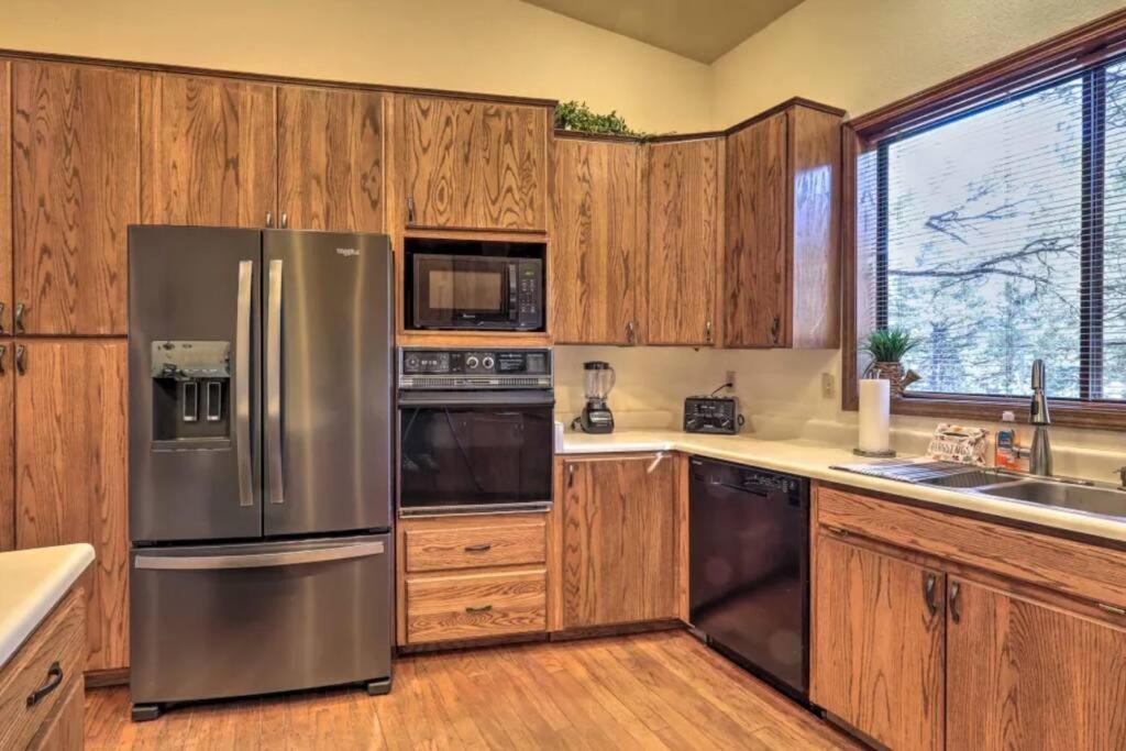 Kathys Cabin, King Bed, Hot Tub, Near-Nau & Downtown Attractions, Perfect Year-Round Mountain Getaway 弗拉格斯塔夫 外观 照片