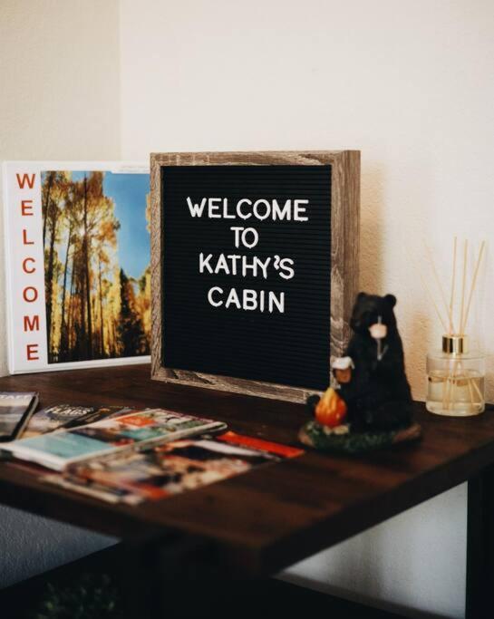Kathys Cabin, King Bed, Hot Tub, Near-Nau & Downtown Attractions, Perfect Year-Round Mountain Getaway 弗拉格斯塔夫 外观 照片