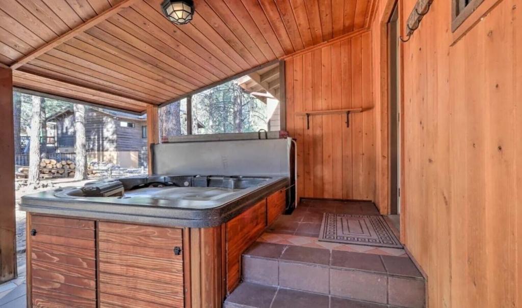 Kathys Cabin, King Bed, Hot Tub, Near-Nau & Downtown Attractions, Perfect Year-Round Mountain Getaway 弗拉格斯塔夫 外观 照片