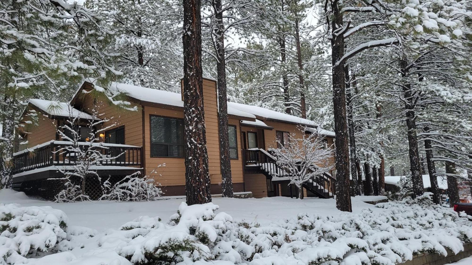 Kathys Cabin, King Bed, Hot Tub, Near-Nau & Downtown Attractions, Perfect Year-Round Mountain Getaway 弗拉格斯塔夫 外观 照片